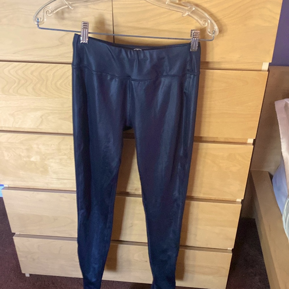 Athletic leggings (faux leather/shiny)